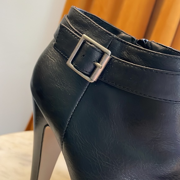 Steve Madden girl size 7 platform heels booties with buckle and zipper - Picture 2 of 5